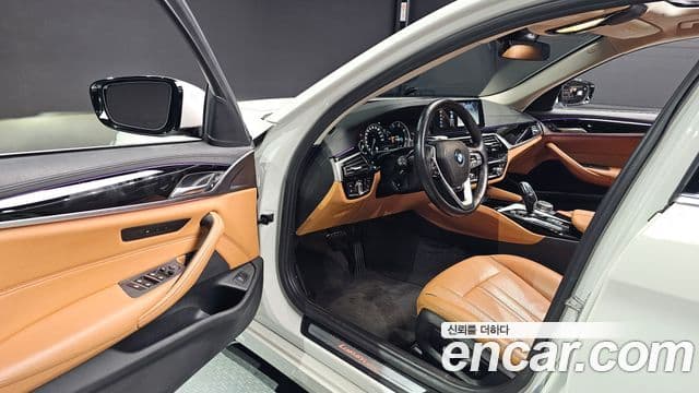 BMW 5 Series 2018 — ფოტო 12/20