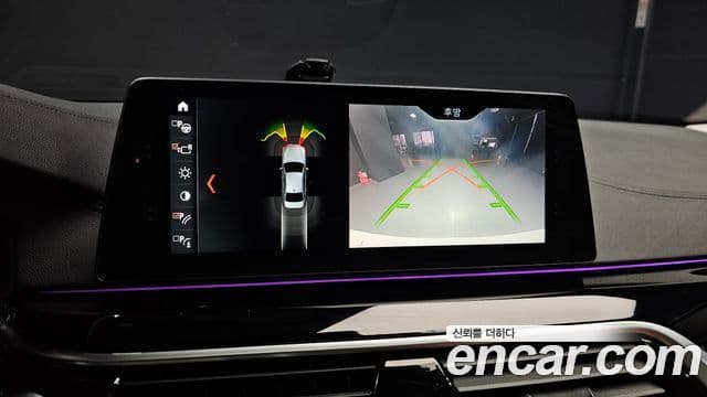 BMW 5 Series 2018 — ფოტო 15/20