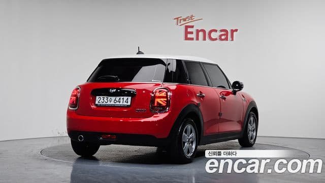 Mini Cooper 2020 — ფოტო 2/20