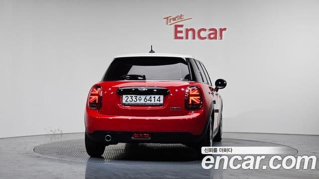 Mini Cooper 2020 — ფოტო 4/20