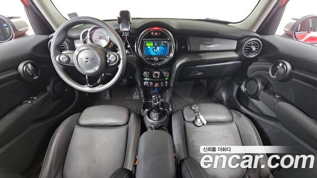Mini Cooper 2020 — ფოტო 7/20