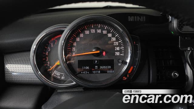 Mini Cooper 2020 — ფოტო 8/20