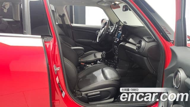 Mini Cooper 2020 — ფოტო 12/20