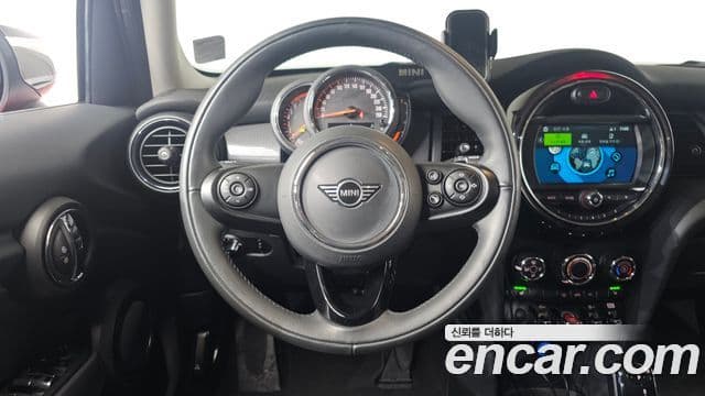 Mini Cooper 2020 — ფოტო 14/20