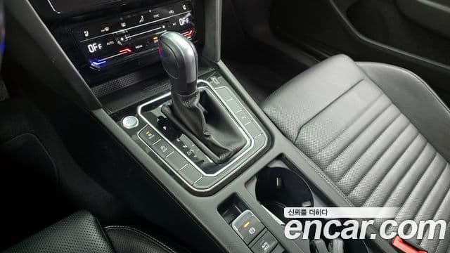 Volkswagen Passat GT 2021 — Şəkil 9/20
