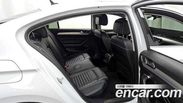 Volkswagen Passat GT 2021 — Şəkil 12/20