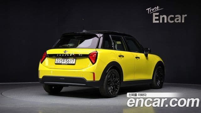 Mini Cooper S 2024 — ფოტო 2/20