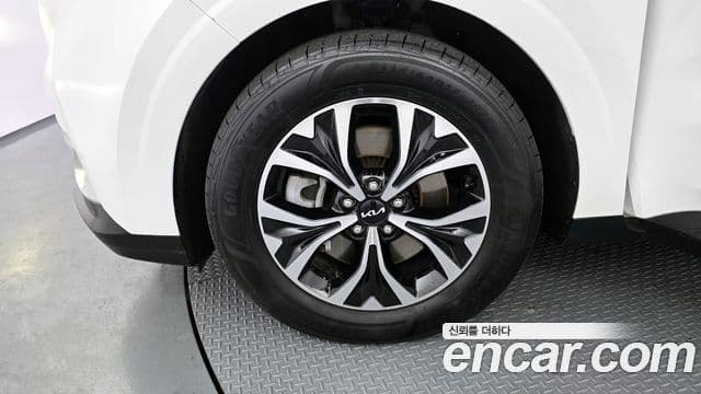 Kia Carnival 2022 — фото 5 из 20