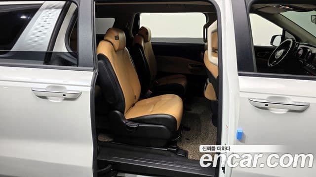Kia Carnival 2022 — ფოტო 12/20