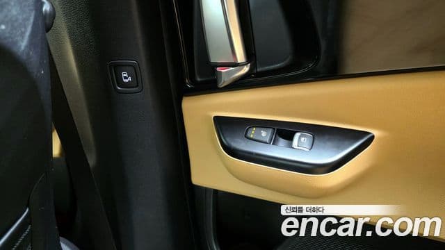Kia Carnival 2022 — ფოტო 19/20