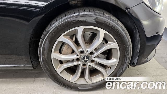 Mercedes-Benz C-Class 2018 — Şəkil 16/20