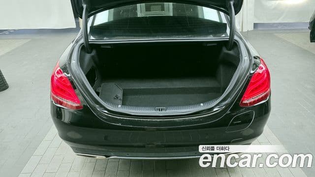 Mercedes-Benz C-Class 2018 — Şəkil 9/20