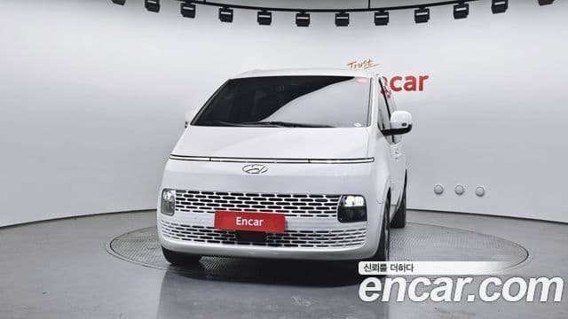 Hyundai Staria 2023 — ფოტო 3/20