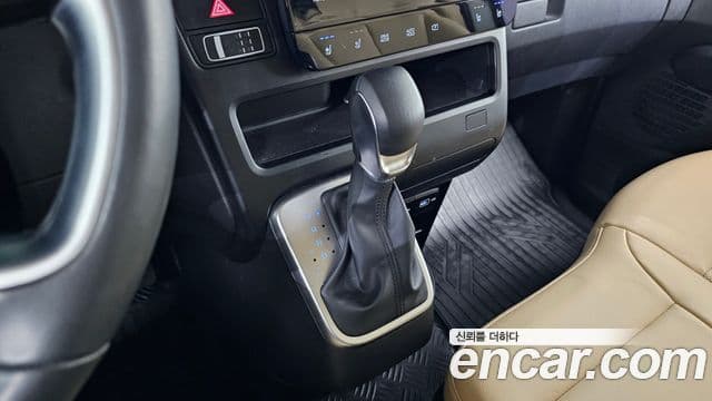 Hyundai Staria 2023 — ფოტო 9/20