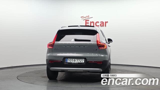 Volvo XC40 2024 — ფოტო 4/20