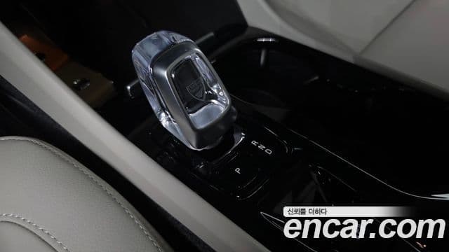 Volvo XC40 2024 — ფოტო 9/20