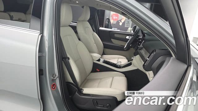 Volvo XC40 2024 — ფოტო 10/20