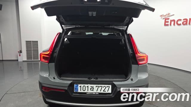 Volvo XC40 2024 — ფოტო 16/21