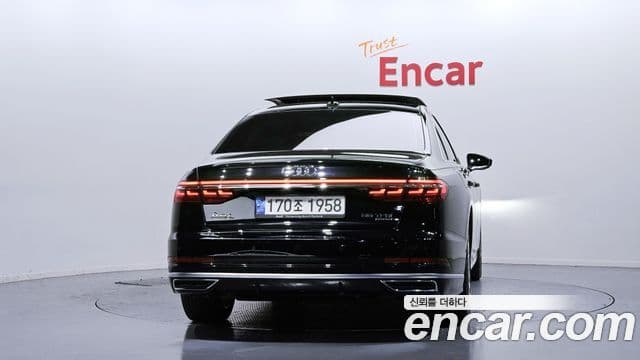 Audi A8 2021 — Şəkil 17/20