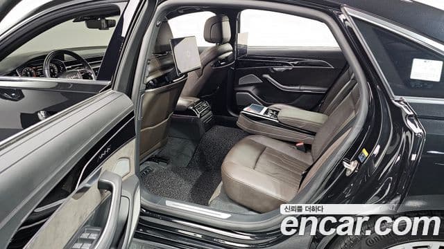 Audi A8 2021 — Şəkil 18/20