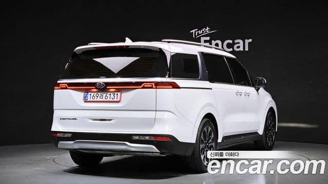 Kia Carnival 2021 — Фото 1/20