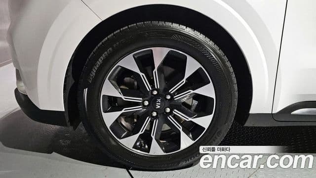 Kia Carnival 2021 — Фото 4/20