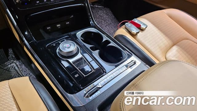 Kia Carnival 2021 — Фото 8/20