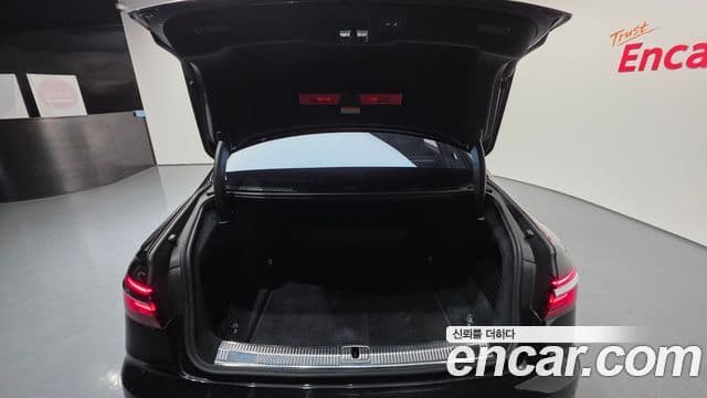 Audi A8 2019 — Şəkil 9/20