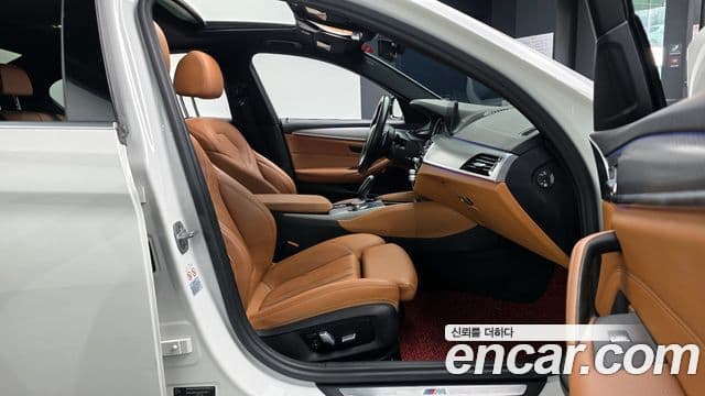 BMW 5 Series 2018 — ფოტო 9/20