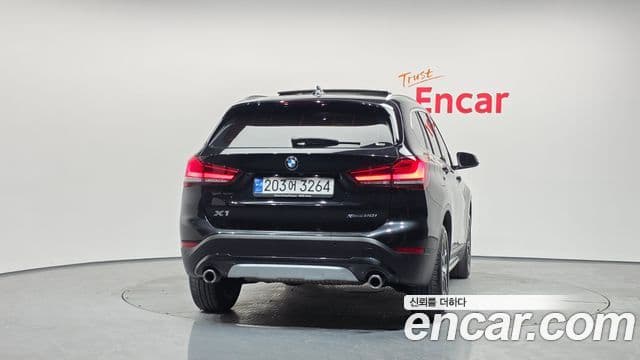 BMW X1 2022 — ფოტო 4/20