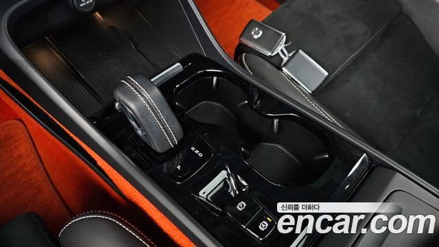 Volvo XC40 2020 — Şəkil 9/20