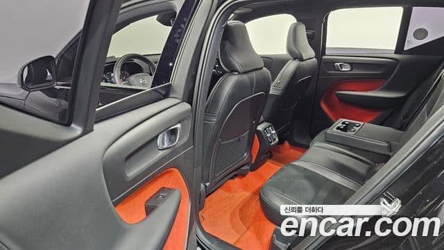 Volvo XC40 2020 — фото 11 из 20