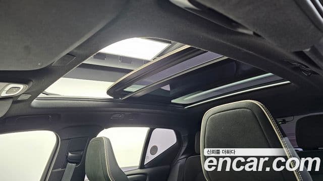 Volvo XC40 2020 — Şəkil 19/20