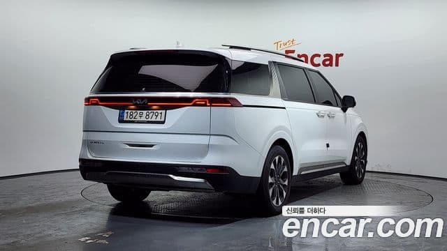 Kia Carnival 2023 — ფოტო 1/20