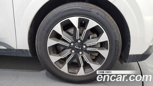 Kia Carnival 2023 — ფოტო 4/20