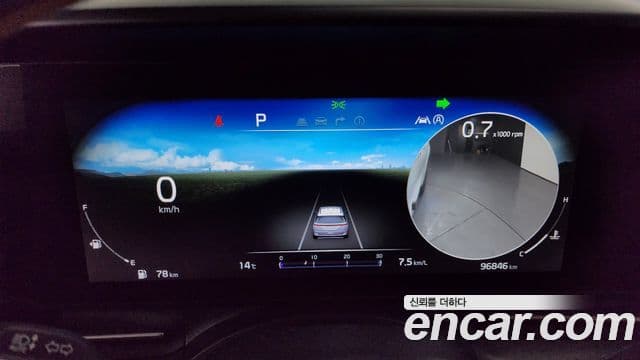 Kia Carnival 2023 — ფოტო 6/20