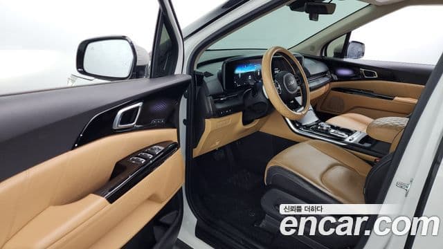 Kia Carnival 2023 — ფოტო 8/20