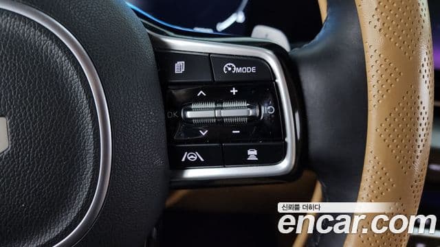 Kia Carnival 2023 — ფოტო 16/20