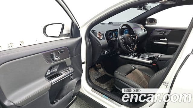 Mercedes-Benz EQA 2021 — ფოტო 18/20