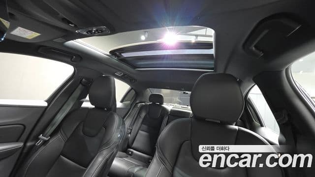 Volvo S60 2022 — Şəkil 3/20