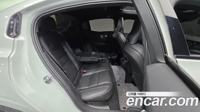 Volvo S60 2022 — Şəkil 16/20