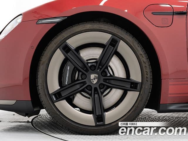 Porsche Taycan 2025 — Şəkil 19/20