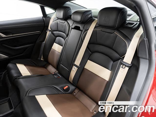 Porsche Taycan 2025 — Şəkil 7/20