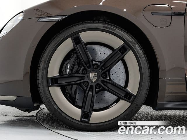 Porsche Taycan 2025 — Şəkil 12/20