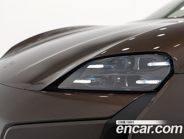 Porsche Taycan 2025 — Şəkil 14/20