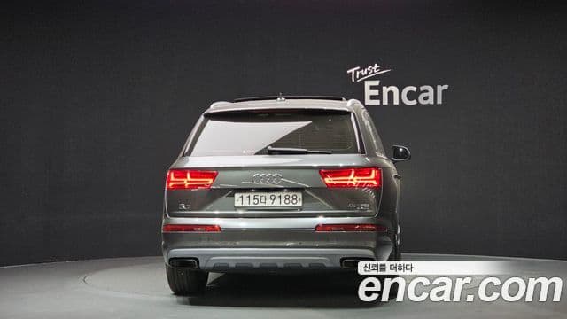 Audi Q7 2019 — Şəkil 13/20