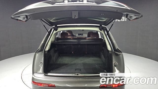 Audi Q7 2019 — Şəkil 10/20