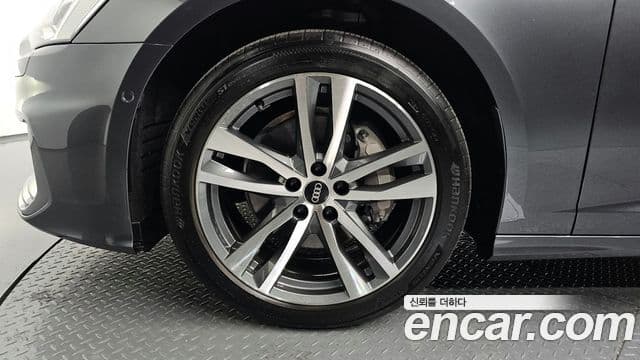 Audi A6 2021 — ფოტო 17/20