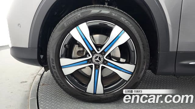 Mercedes-Benz EQB 2023 — ფოტო 7/20