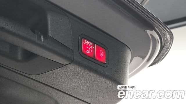 Mercedes-Benz EQB 2023 — ფოტო 17/20